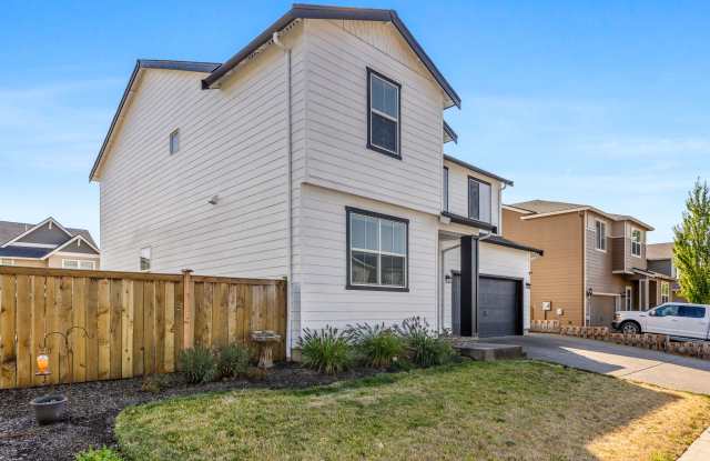 856 Bear Creek Dr - 856 Bear Creek Drive, Molalla, OR 97038