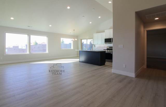3 Bedroom, 2 Bath + an Office Home in Kennewick Gallery 3