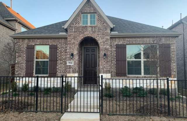 914 Ponds Edge Ln - 914 Ponds Edge Ln, Euless, TX 76040
