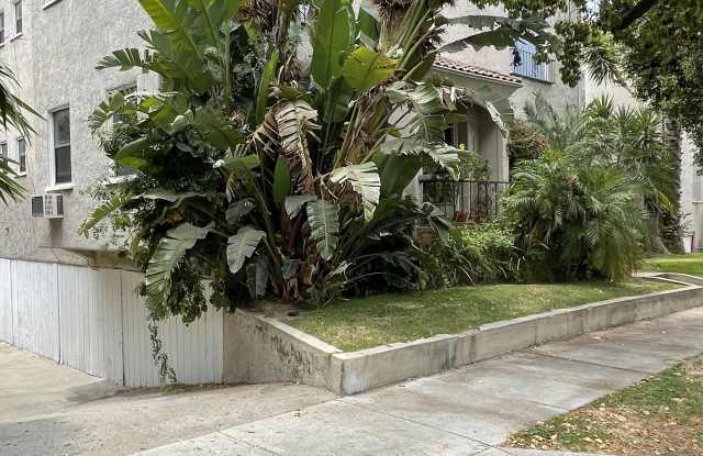 350 W Stocker St photos photos