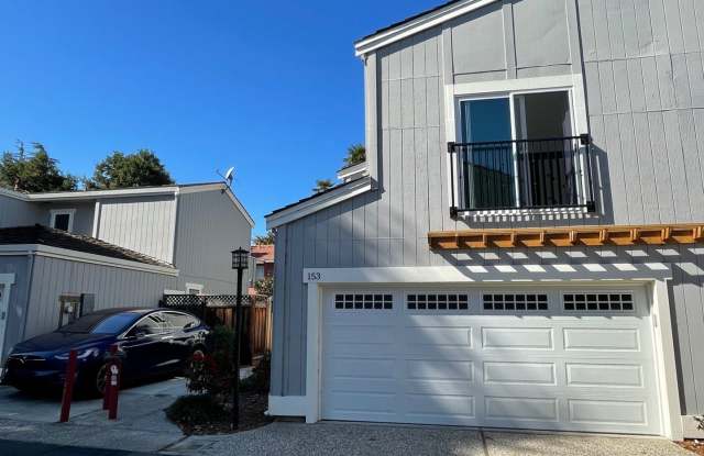 Gorgeous Mt. View townhome with garage, Outlet for EV charger and A/C - 153 Gladys Avenue, Mountain View, CA 94043