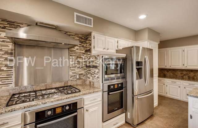14108 Edgecrest Drive Gallery 3