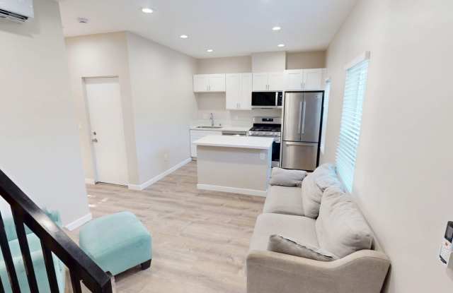 Updated 3 Bed / 2 Bath on Ewing! (Lease out, pending signatures. Check back in a few days!) Gallery 4