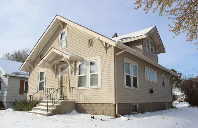A must see victorian home! - 1701 South 9th Avenue, Sioux Falls, SD 57105