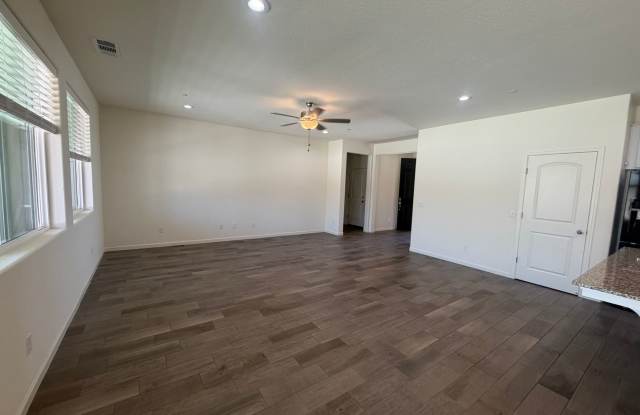 Beautiful Home for rent in Tulare! Gallery 3