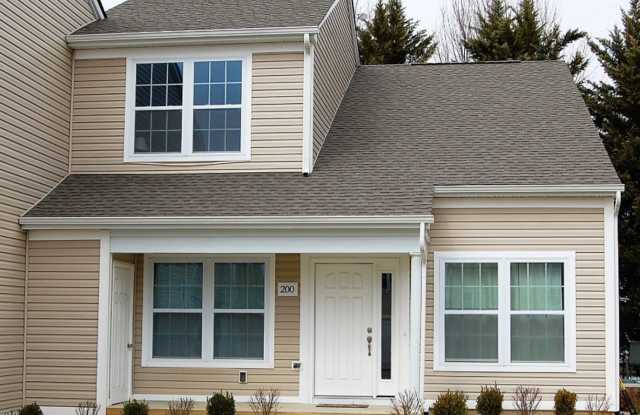 100 Amber| 3 bed, 2 bath| July 14th - 100 Amber Circle Northwest, Christiansburg, VA 24073