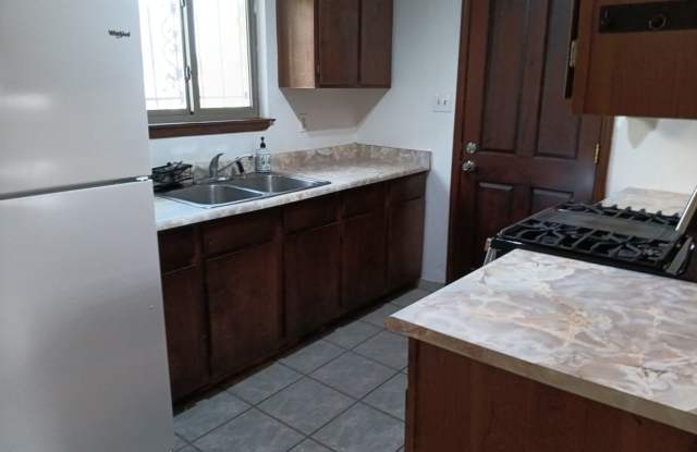 3 Bedroom, 2 Bathroom Home! Schedule a Showing! Gallery 3