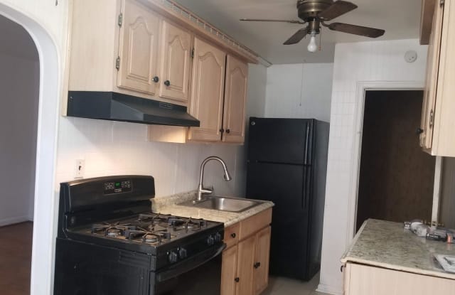 5827 DICKENS AVENUE Gallery 3