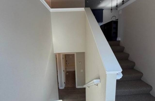 3 Bedroom Home close to JBER and downtown Gallery 4