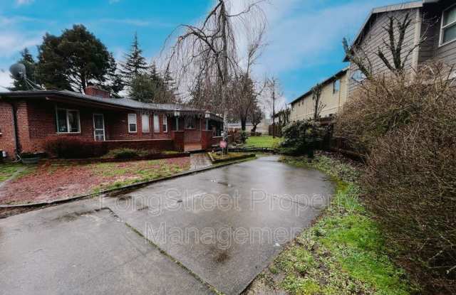 511 SE 157th Ave - 511 Southeast 157th Avenue, Portland, OR 97233