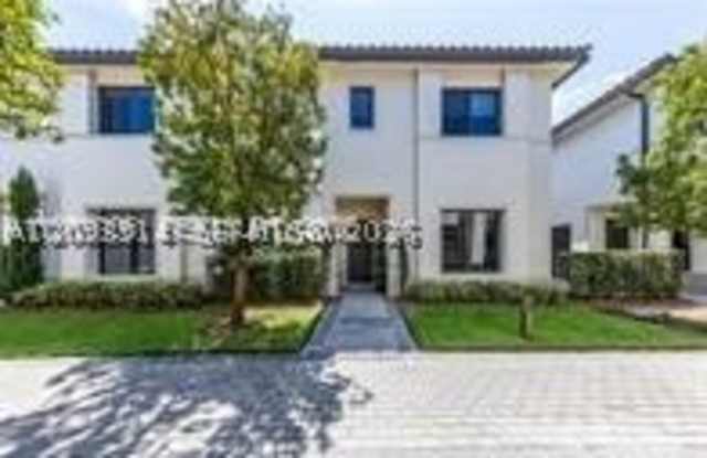 4315 NW 81st Ct Gallery 1