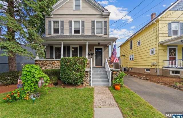 31 Wanamaker Avenue Gallery 1