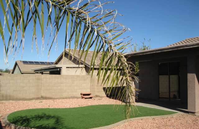 17539 W Cardinal Drive Gallery 2