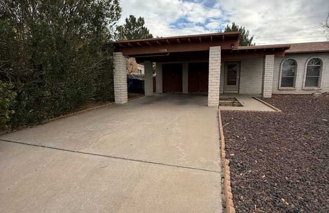Beautiful 3 Bedroom/2 Bathroom Home Located off Elks - 1018 Glendale Drive, Las Cruces, NM 88005