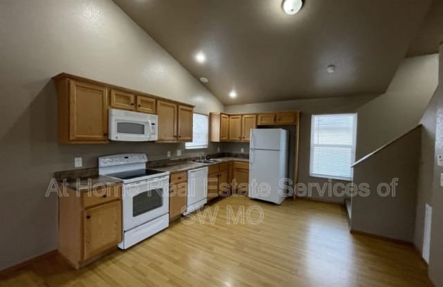 633 W Meadowview Dr - 633 Meadowview Drive, Christian County, MO 65714