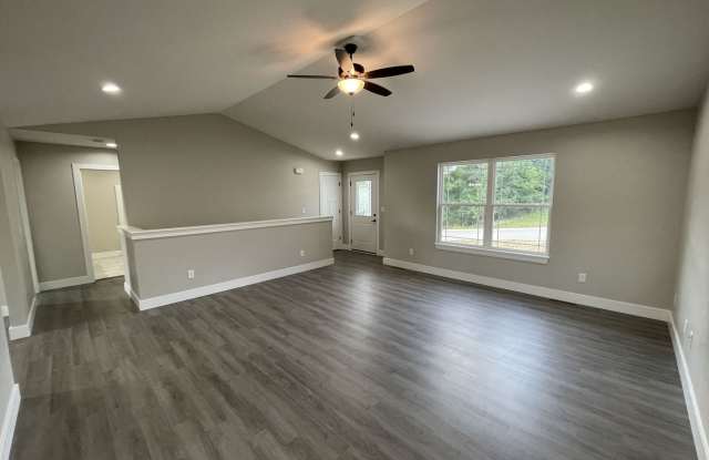 Welcome to 108 Kennedy Court in Waynesville, MO! Gallery 4