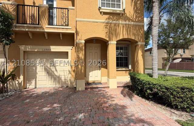 12989 SW 135th Ter Gallery 1