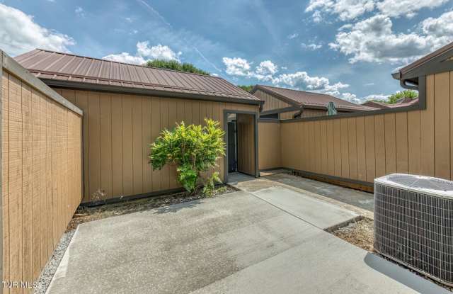 2 bedroom 3 bathroom condo in Fleetwood Court Gallery 4