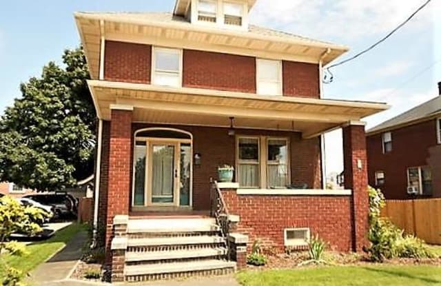121 N FRANKLIN STREET - 121 North Franklin Street, Hanover, PA 17331