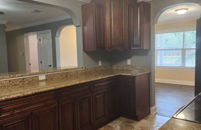 323 Parkway Pl SW Gallery 2