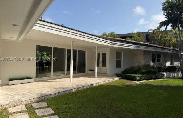 335 Harbor Dr Gallery 4