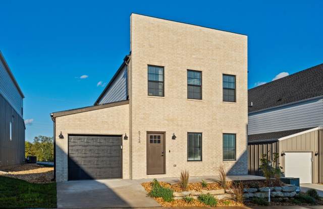 5724 S Southwind Avenue Gallery 2