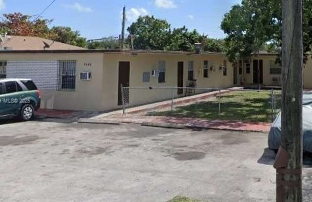 2480 NW 61st St photos photos