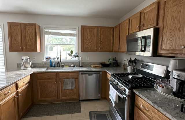 313 Lake Crest Ct Gallery 2