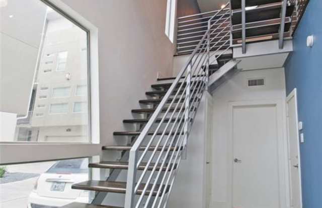 902 Hutchins Street Gallery 4