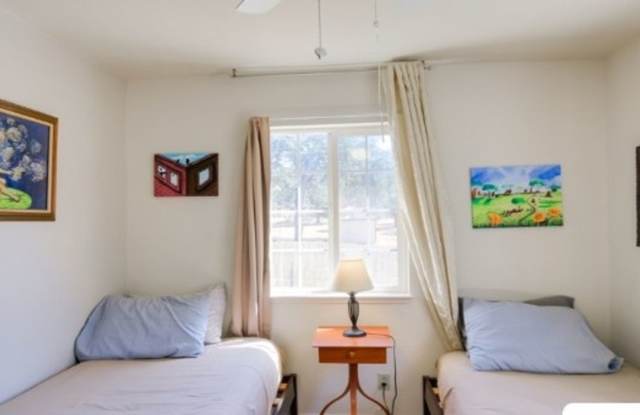 Charming 2BR House in Oroville photos photos