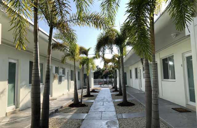 8235 Crespi Boulevard - 8235 - 4 photos photos
