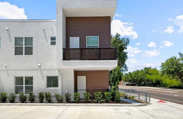 Furnished 3BR Townhouse with Flexible Room Rentals – Prime Tampa Location Near USF & Hospitals photos photos