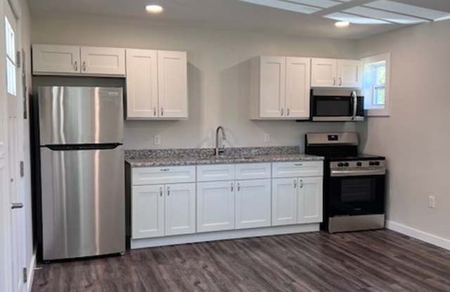 Beautifully remodeled and completed 1 bedroom apartment. FREE MONTH OF RENT!* photos photos