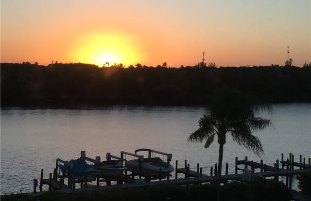 307 Goodlette RD S - 307 Goodlette-Frank Road North, Naples, FL 34102
