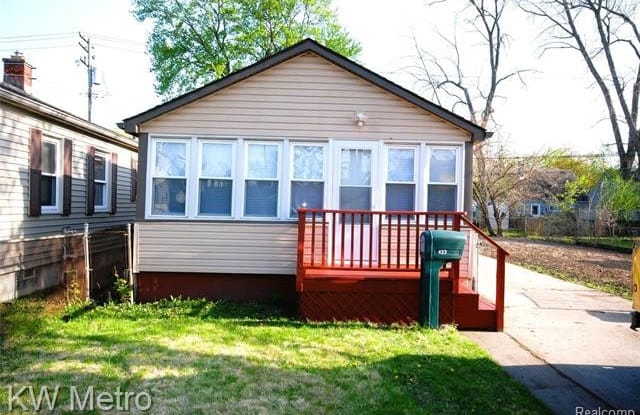 423 W WOODRUFF Avenue - 423 West Woodruff, Hazel Park, MI 48030
