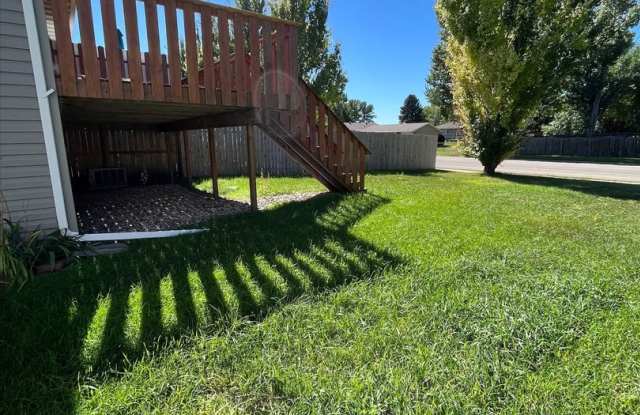 Heated Garage!!!  3 bed, 2 bath Twin Home Gallery 3