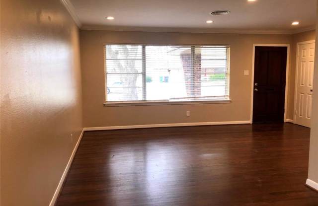 8806 Robindell Drive Gallery 4
