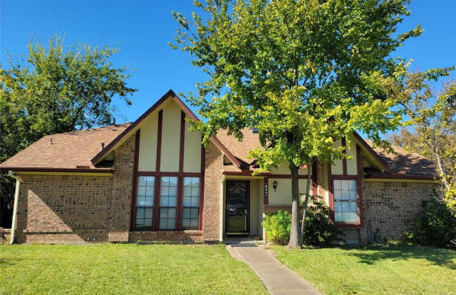 827 Courtland Place - 827 Courtland Place, Mesquite, TX 75150