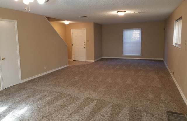 Large 4 bedroom 2 1/2 bath in Northwest Crossing Subdivision. 2295 sq. ft. Gallery 4