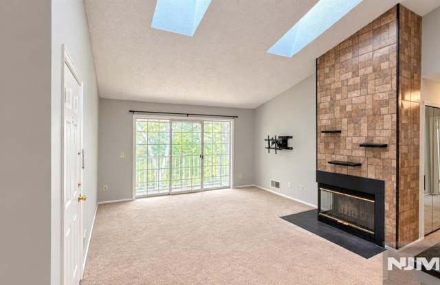 898 Tuliptree Court Gallery 3
