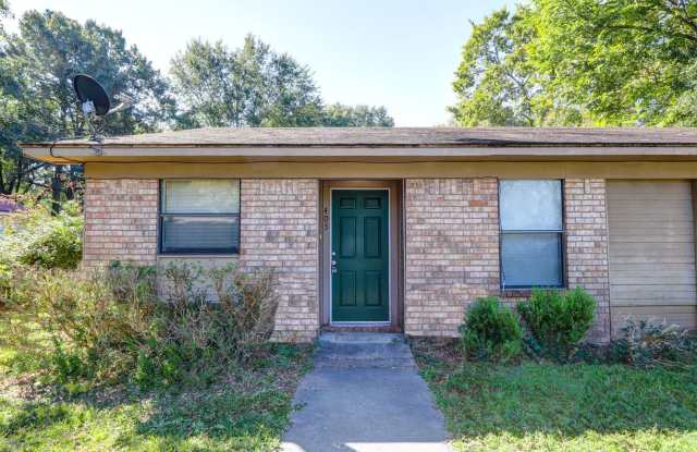 2 Bedroom 1 Bath Duplex - 405 Wade Lane, Texarkana, TX 75501