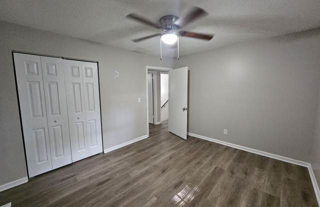 1108 Thomas Lane - A photos photos