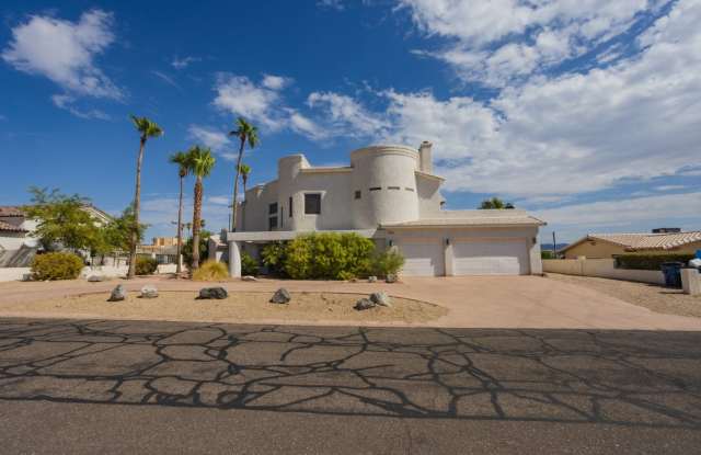 LONG TERM FURNISHED 4 BEDROOM POOL HOME ON THE GOLF COURSE! Gallery 1