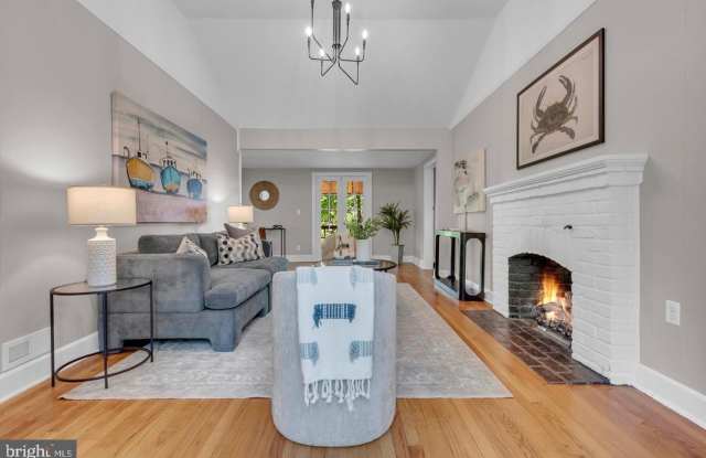 155 RIDGEWAY Circle Gallery 4