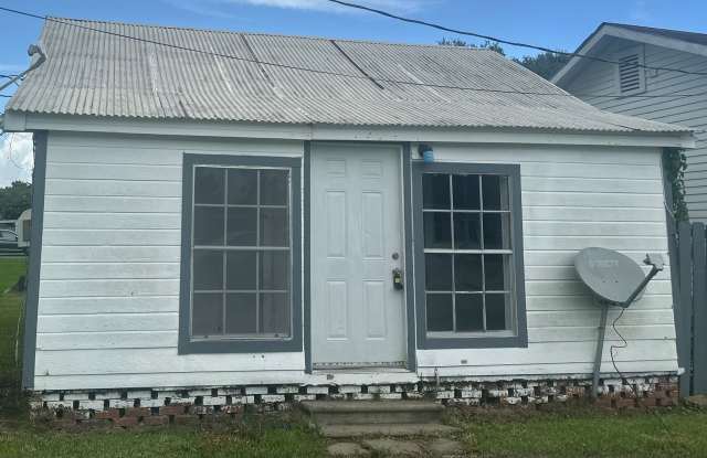 1 bedroom, 1 bathroom Home Available in Broussard! photos photos
