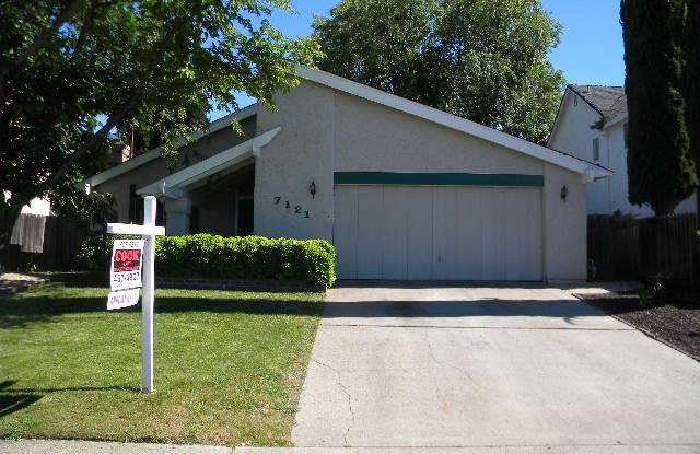 SHOWING FRI, 11/29 @ 9:30AM AND 12PM - 7121 Woodmore Oaks Drive, Citrus Heights, CA 95610