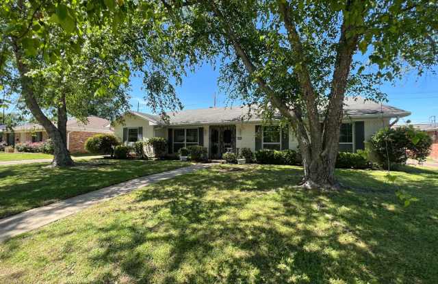 DESIRABLE YOUREE DR AREA photos photos