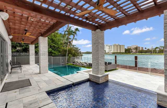 9380 Bay Drive Gallery 2