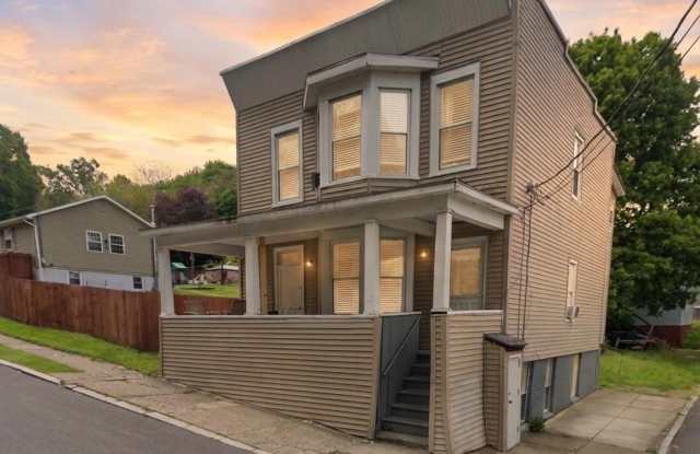 11 Lincoln Avenue Gallery 1