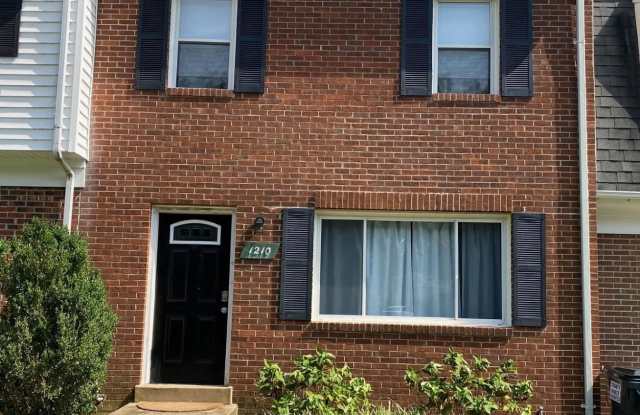 1210 THOMAS JEFFERSON PL photos photos
